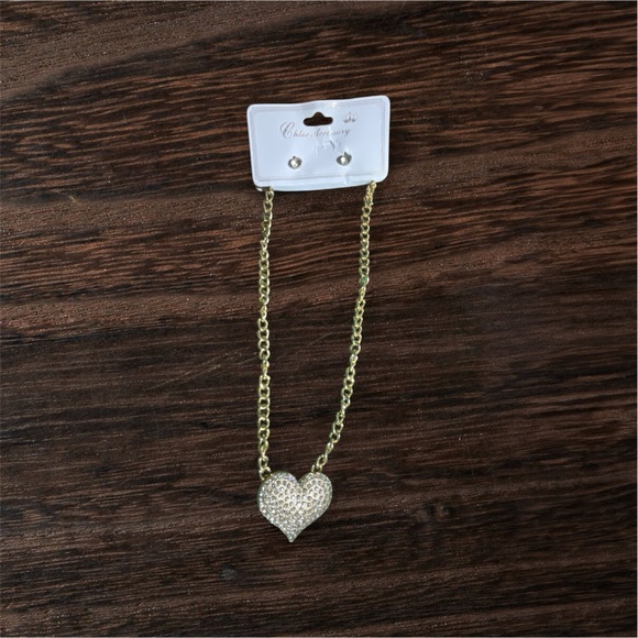 Chloe Accessory Gold Heart Necklace with Earrings New - Picture 1 of 9